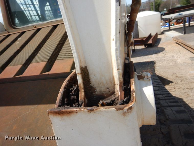 image for item GB9892 2005 Bobcat T300  tracked skid steer loader