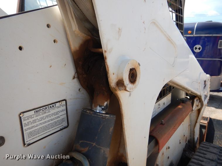 image for item GB9892 2005 Bobcat T300  tracked skid steer loader