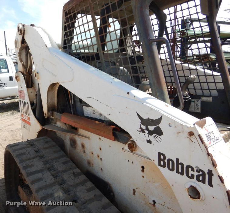 image for item GB9892 2005 Bobcat T300  tracked skid steer loader