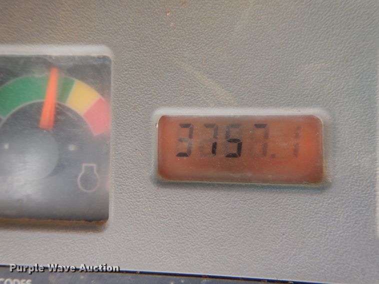 image for item GB9892 2005 Bobcat T300  tracked skid steer loader