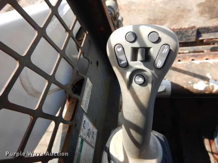 image for item GB9892 2005 Bobcat T300  tracked skid steer loader