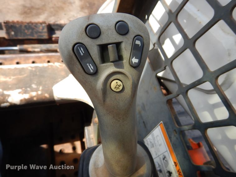 image for item GB9892 2005 Bobcat T300  tracked skid steer loader