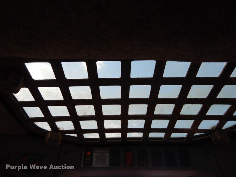 image for item GB9892 2005 Bobcat T300  tracked skid steer loader