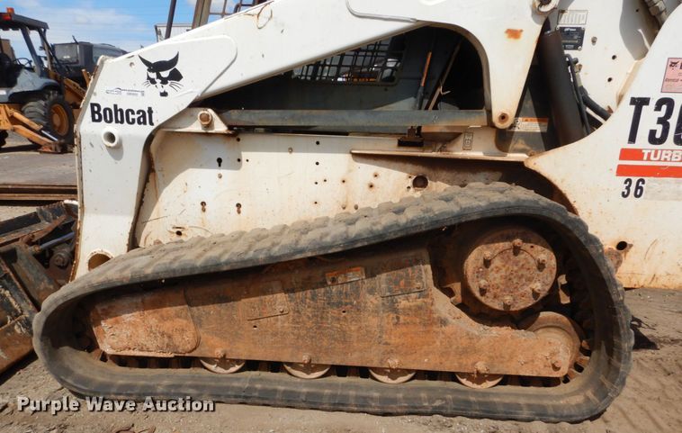 image for item GB9892 2005 Bobcat T300  tracked skid steer loader