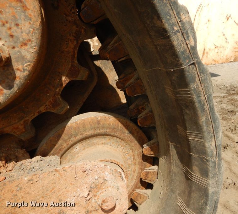 image for item GB9892 2005 Bobcat T300  tracked skid steer loader