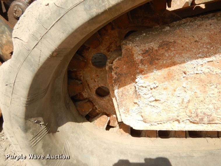 image for item GB9892 2005 Bobcat T300  tracked skid steer loader