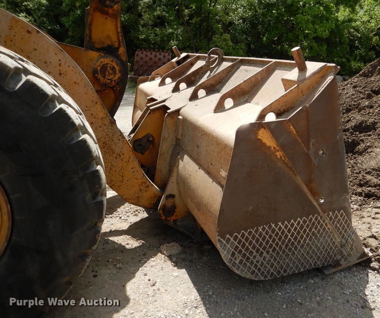 image for item GL9727 1984 Caterpillar 966D  wheel loader