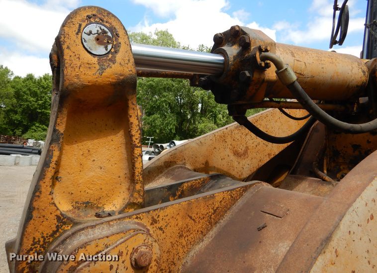 image for item GL9727 1984 Caterpillar 966D  wheel loader