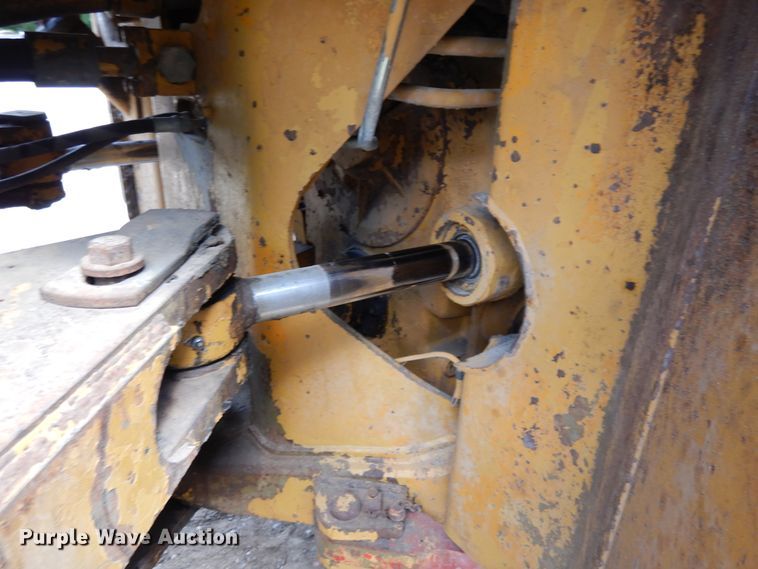 image for item GL9727 1984 Caterpillar 966D  wheel loader