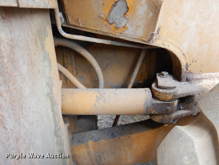 image for item GL9727 1984 Caterpillar 966D  wheel loader