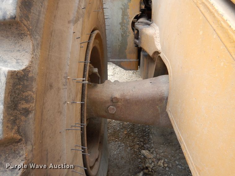 image for item GL9727 1984 Caterpillar 966D  wheel loader