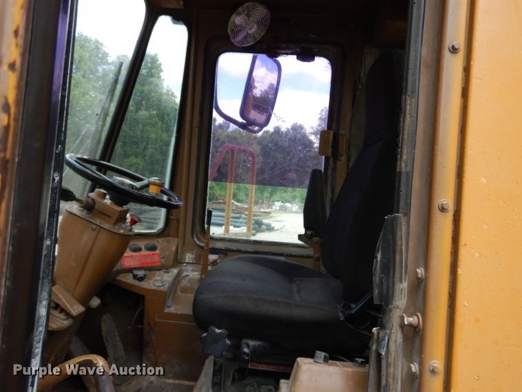 image for item GL9727 1984 Caterpillar 966D  wheel loader