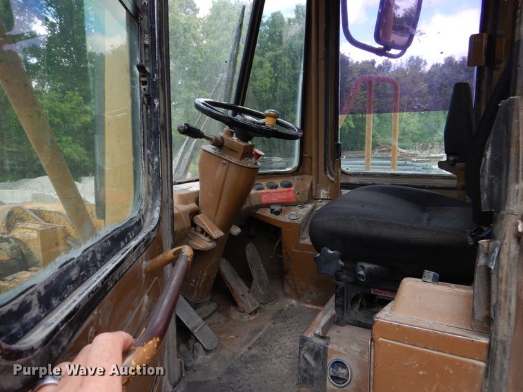 image for item GL9727 1984 Caterpillar 966D  wheel loader