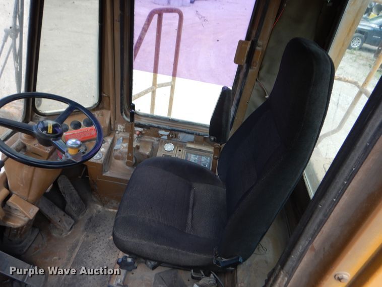 image for item GL9727 1984 Caterpillar 966D  wheel loader