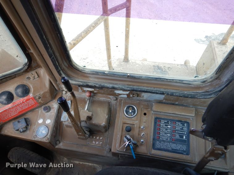 image for item GL9727 1984 Caterpillar 966D  wheel loader