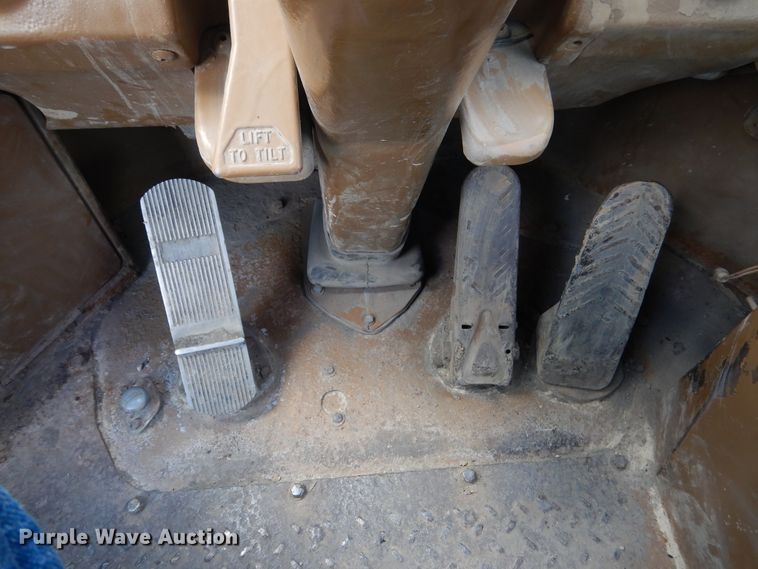 image for item GL9727 1984 Caterpillar 966D  wheel loader