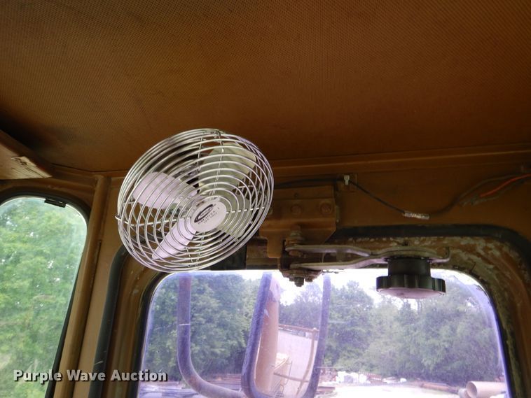 image for item GL9727 1984 Caterpillar 966D  wheel loader