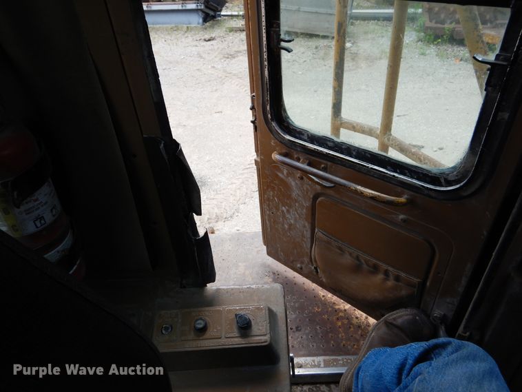 image for item GL9727 1984 Caterpillar 966D  wheel loader