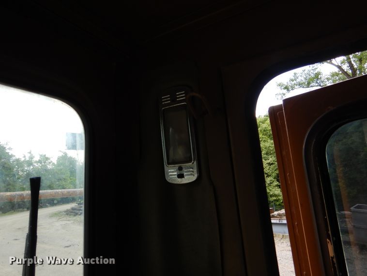 image for item GL9727 1984 Caterpillar 966D  wheel loader