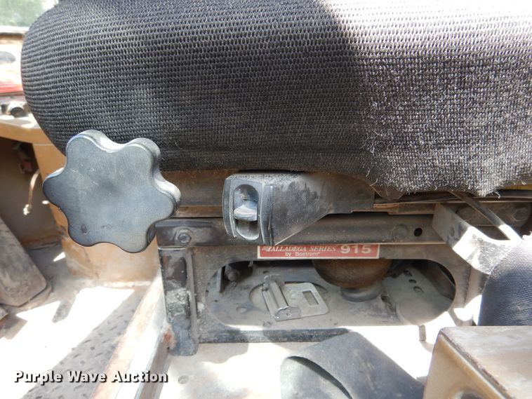 image for item GL9727 1984 Caterpillar 966D  wheel loader