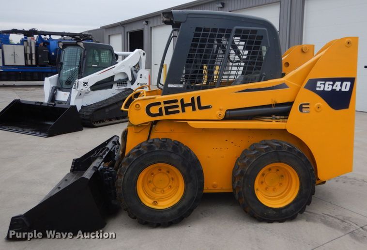 image for item GV9000 Gehl 5640E  skid steer loader