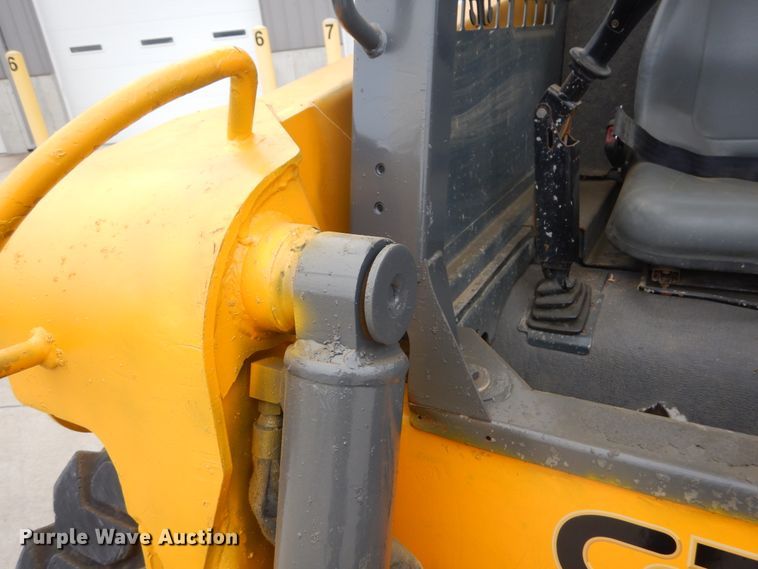 image for item GV9000 Gehl 5640E  skid steer loader