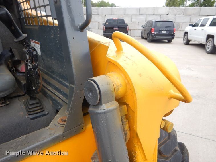 image for item GV9000 Gehl 5640E  skid steer loader