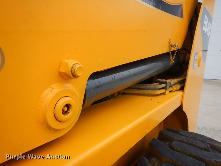 image for item GV9000 Gehl 5640E  skid steer loader