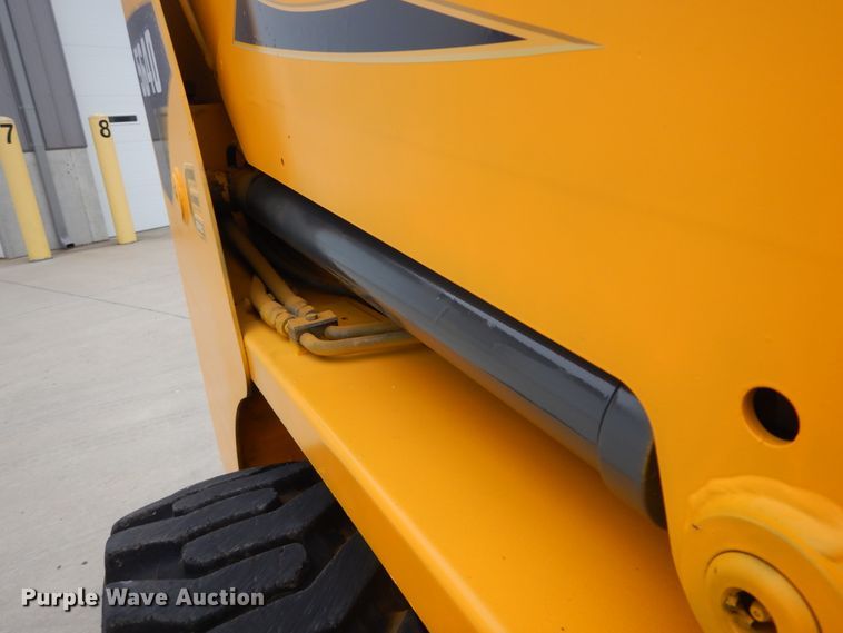 image for item GV9000 Gehl 5640E  skid steer loader