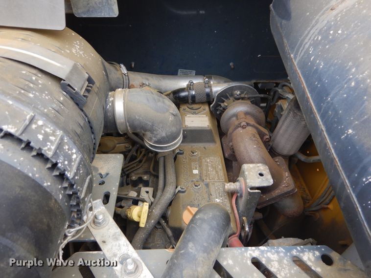 image for item GV9000 Gehl 5640E  skid steer loader