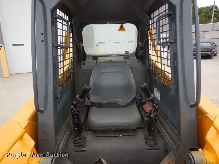 image for item GV9000 Gehl 5640E  skid steer loader