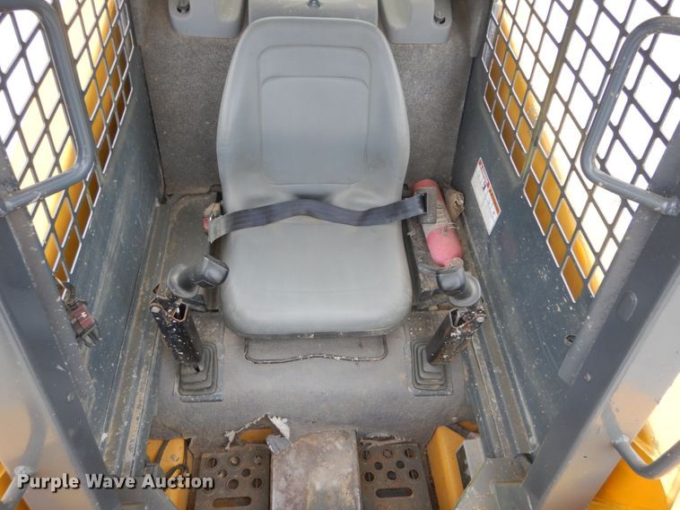 image for item GV9000 Gehl 5640E  skid steer loader