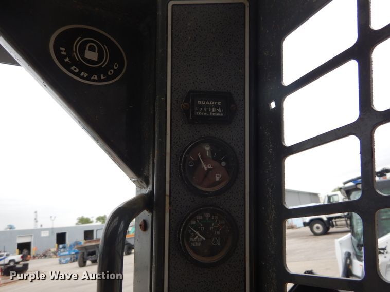 image for item GV9000 Gehl 5640E  skid steer loader