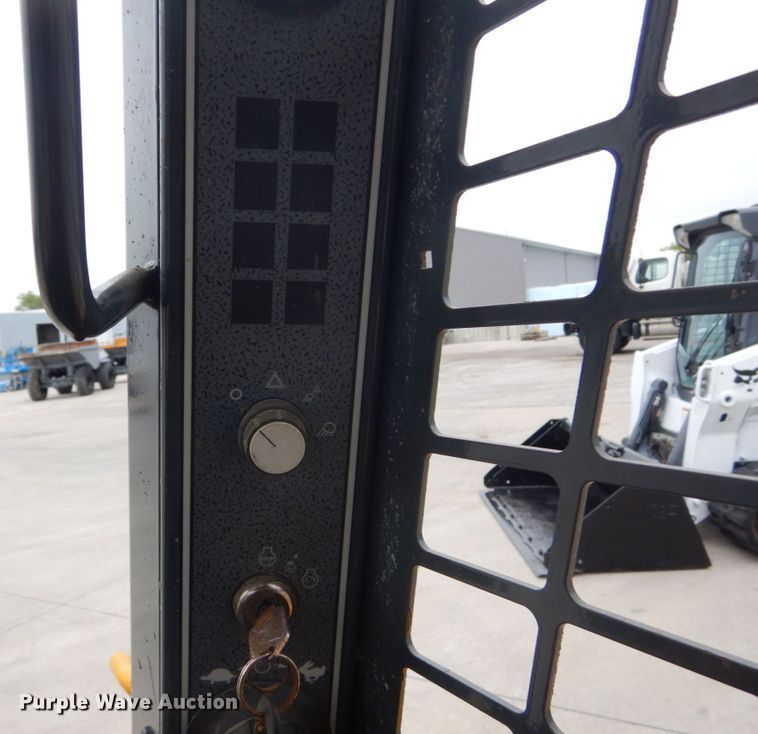 image for item GV9000 Gehl 5640E  skid steer loader