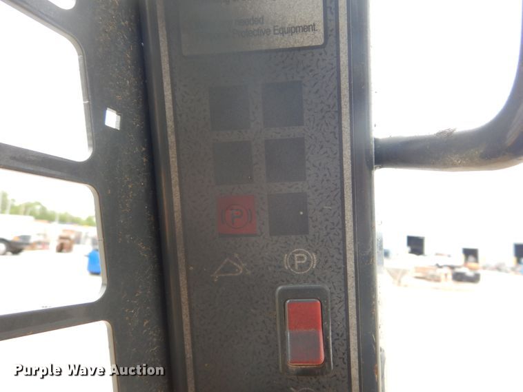 image for item GV9000 Gehl 5640E  skid steer loader