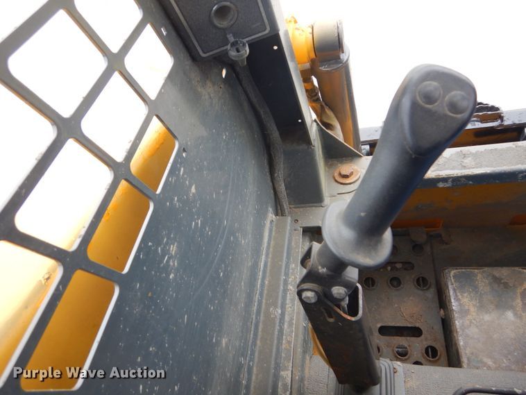 image for item GV9000 Gehl 5640E  skid steer loader