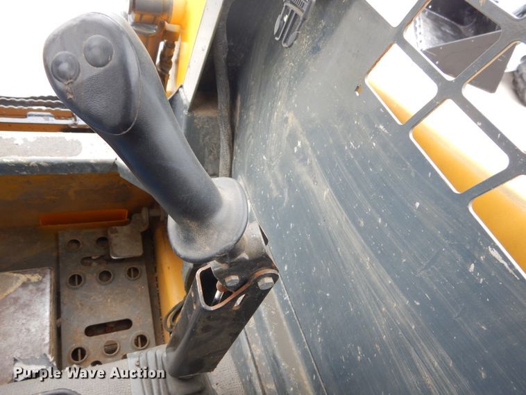image for item GV9000 Gehl 5640E  skid steer loader