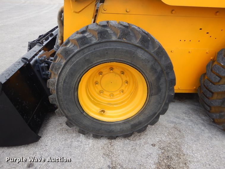 image for item GV9000 Gehl 5640E  skid steer loader