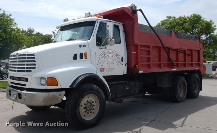 image for item GV9012 1997 Ford LT9000  dump truck