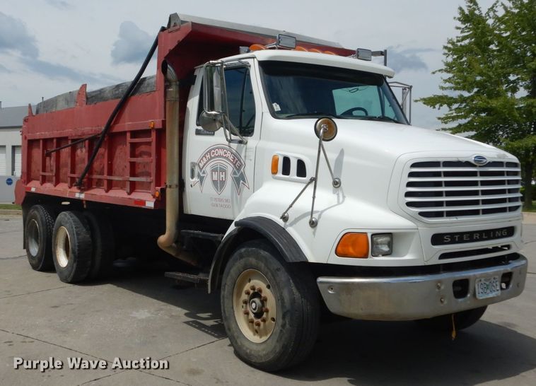 image for item GV9012 1997 Ford LT9000  dump truck