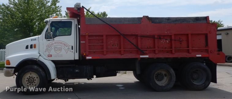 image for item GV9012 1997 Ford LT9000  dump truck