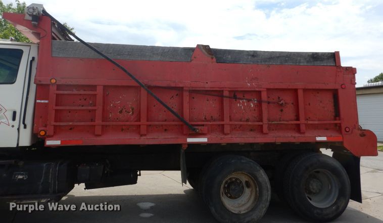 image for item GV9012 1997 Ford LT9000  dump truck