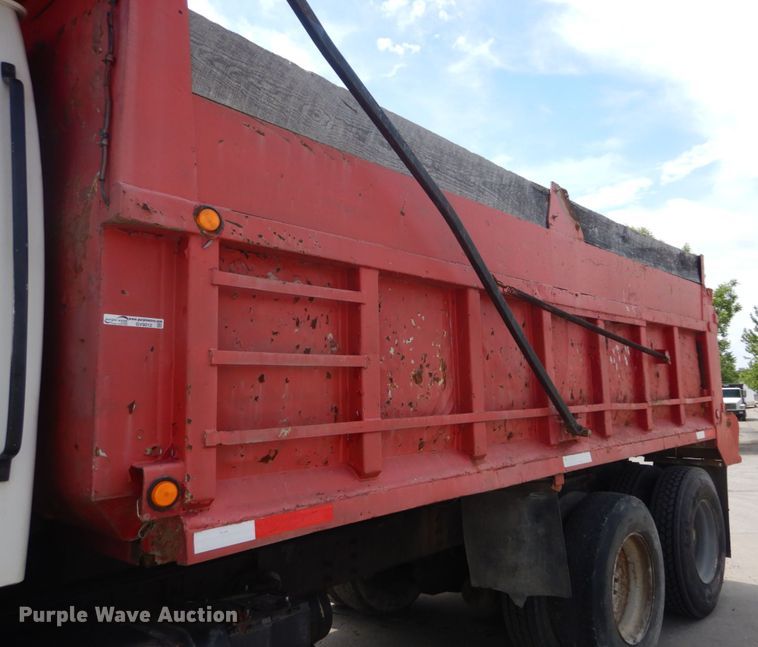image for item GV9012 1997 Ford LT9000  dump truck