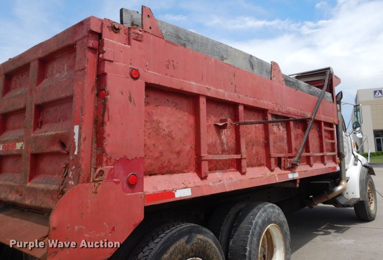 image for item GV9012 1997 Ford LT9000  dump truck