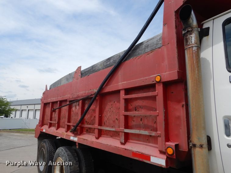 image for item GV9012 1997 Ford LT9000  dump truck