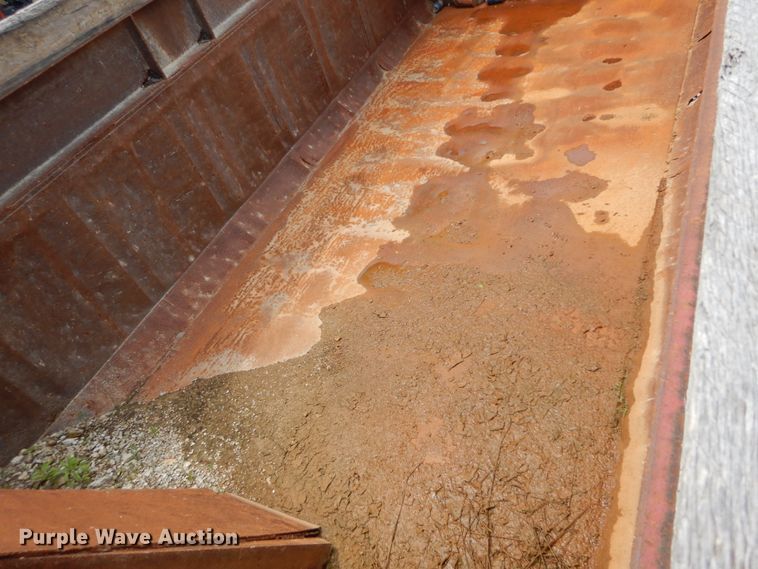 image for item GV9012 1997 Ford LT9000  dump truck