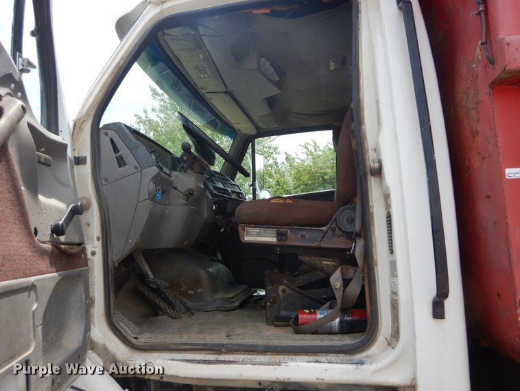 image for item GV9012 1997 Ford LT9000  dump truck