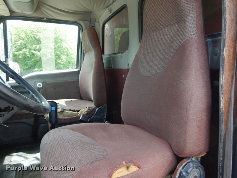 image for item GV9012 1997 Ford LT9000  dump truck