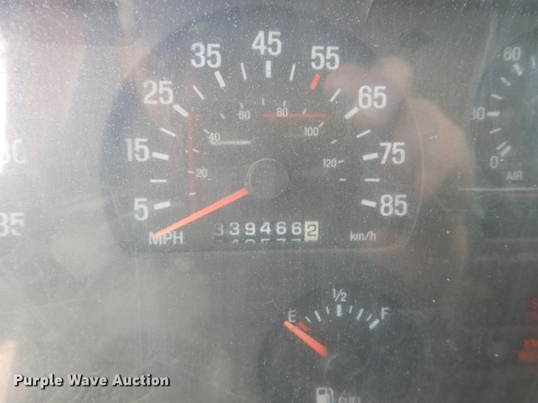 image for item GV9012 1997 Ford LT9000  dump truck