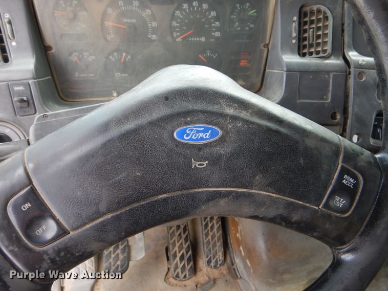 image for item GV9012 1997 Ford LT9000  dump truck